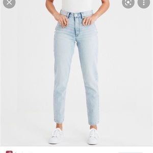 American eagle light wash mom jeans
